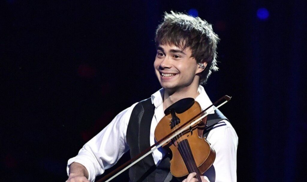 Alexander Rybak playing the violin